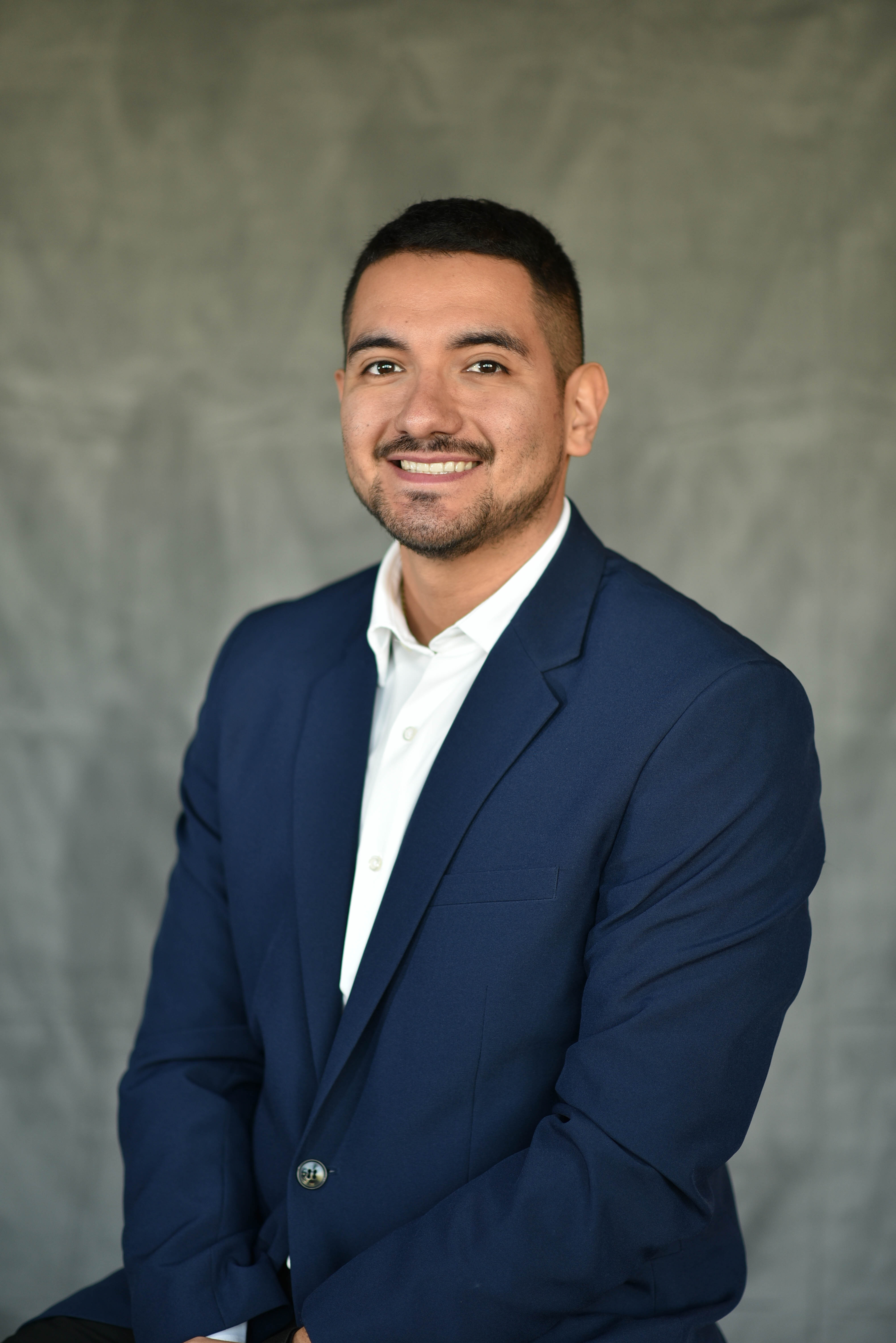 Portrait of Alex Robles, Cybersecurity Analyst and Account Manager at Cyberpools